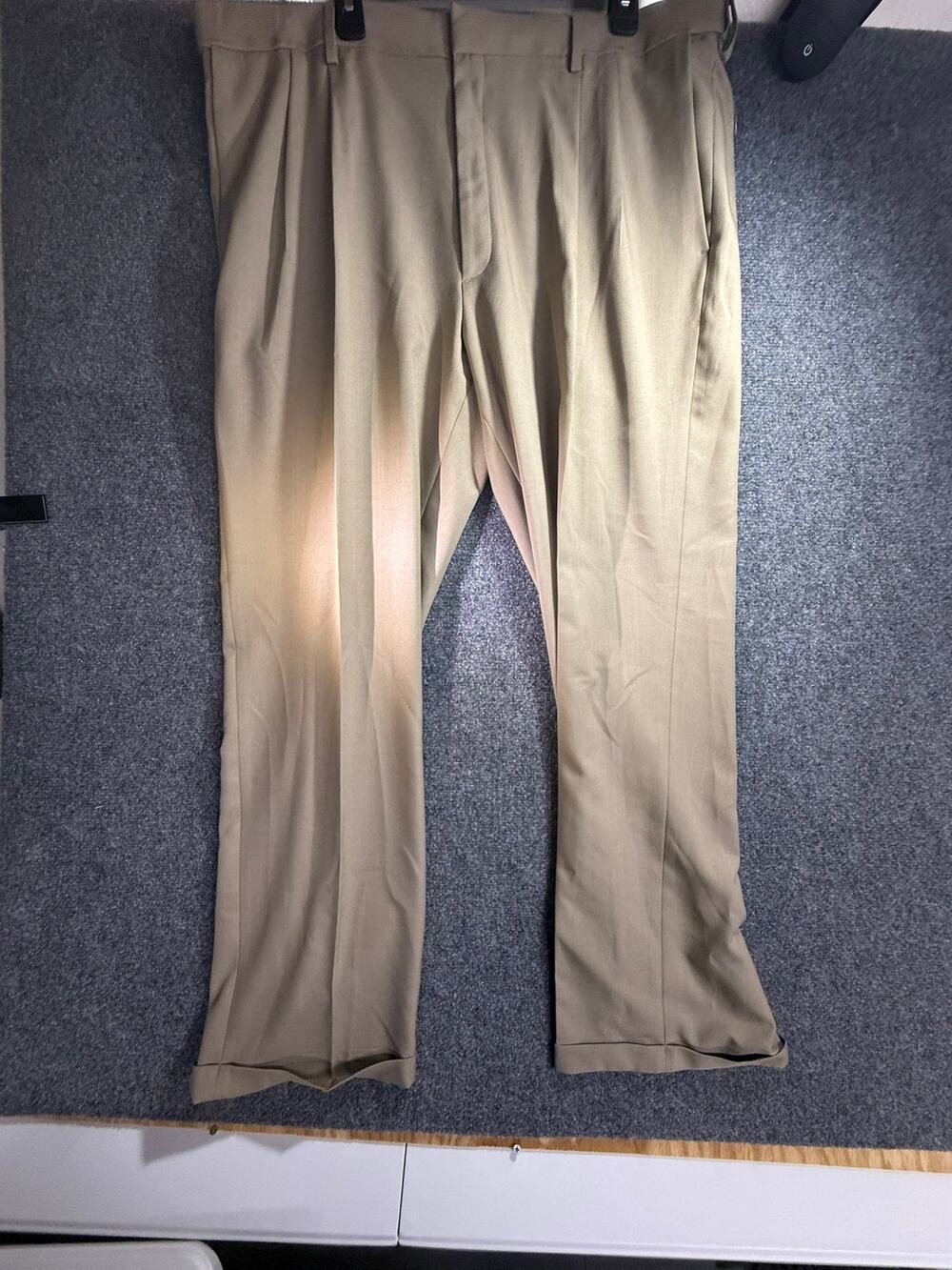 Haggar Men's Tan Premium Comfort Classic Fit Pleated Dress Pants 42x32